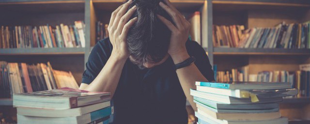 四目相對的意思