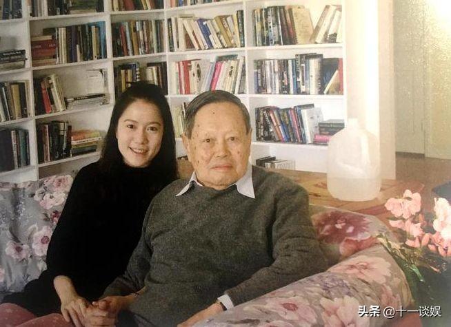 不是很重的傷（楊振寧摔倒后住院，知情人士透露只是扭傷了一下胳膊，并無大礙）