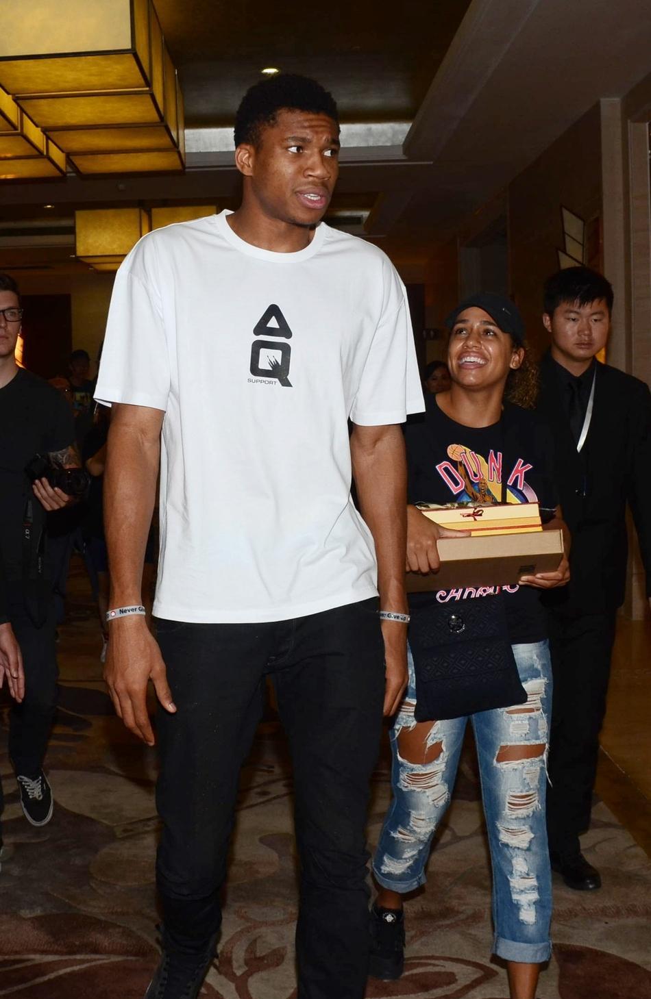 NBA的太太團中前五的都有誰（長相普通也能進NBA太太團？5大超巨4人妻子不好看，賢妻良母吃香）