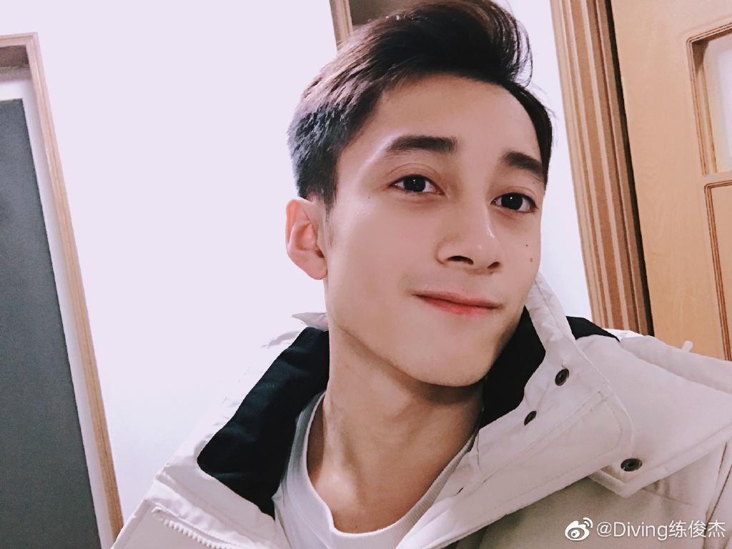 男子十米跳水哪個臺（跳水男子十米臺主力陣容調(diào)整！楊健離隊，大眼帥哥深受周繼紅重視）
