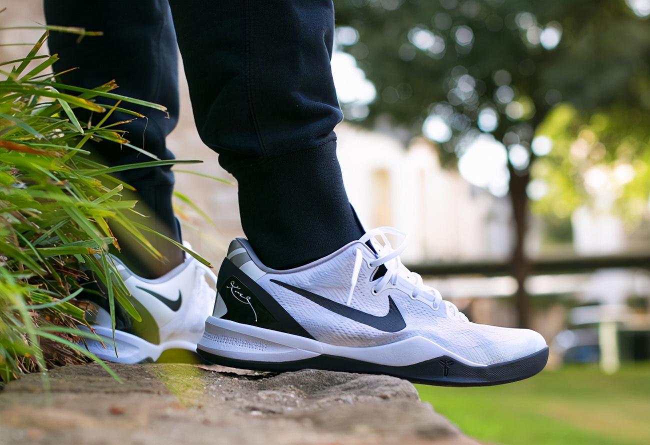 科比歷代戰靴（KOBE8代入坑籃球鞋經典配色回顧！Nike科比戰靴NBA上腳）