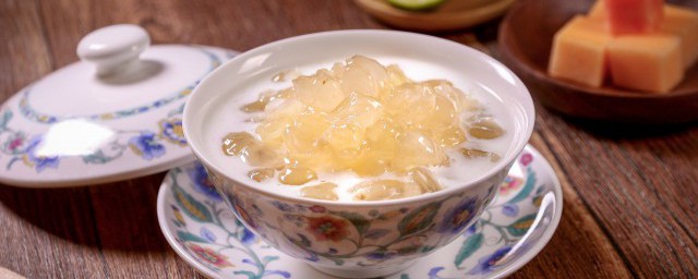 燉桃膠什么時候加牛奶