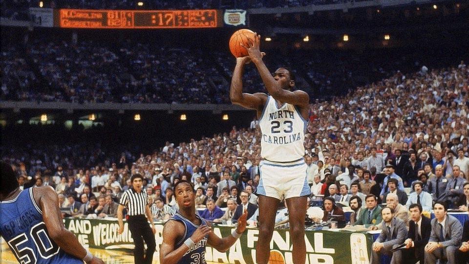 為什么nba不允許三秒（喬丹為什么很少投三分？庫里放到90年代還有這樣的威力嗎？）