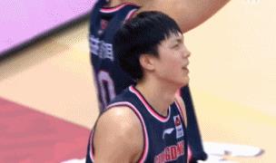 胡明軒郭艾倫決賽（CBA總決賽霸屏熱搜榜！郭艾倫哭泣+胡明軒救球 網友：軒媽真美）