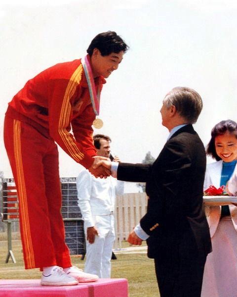 中國擊劍奧運(yùn)冠軍有哪些（百年瞬間丨許海峰為中國贏得第一枚奧運(yùn)金牌）