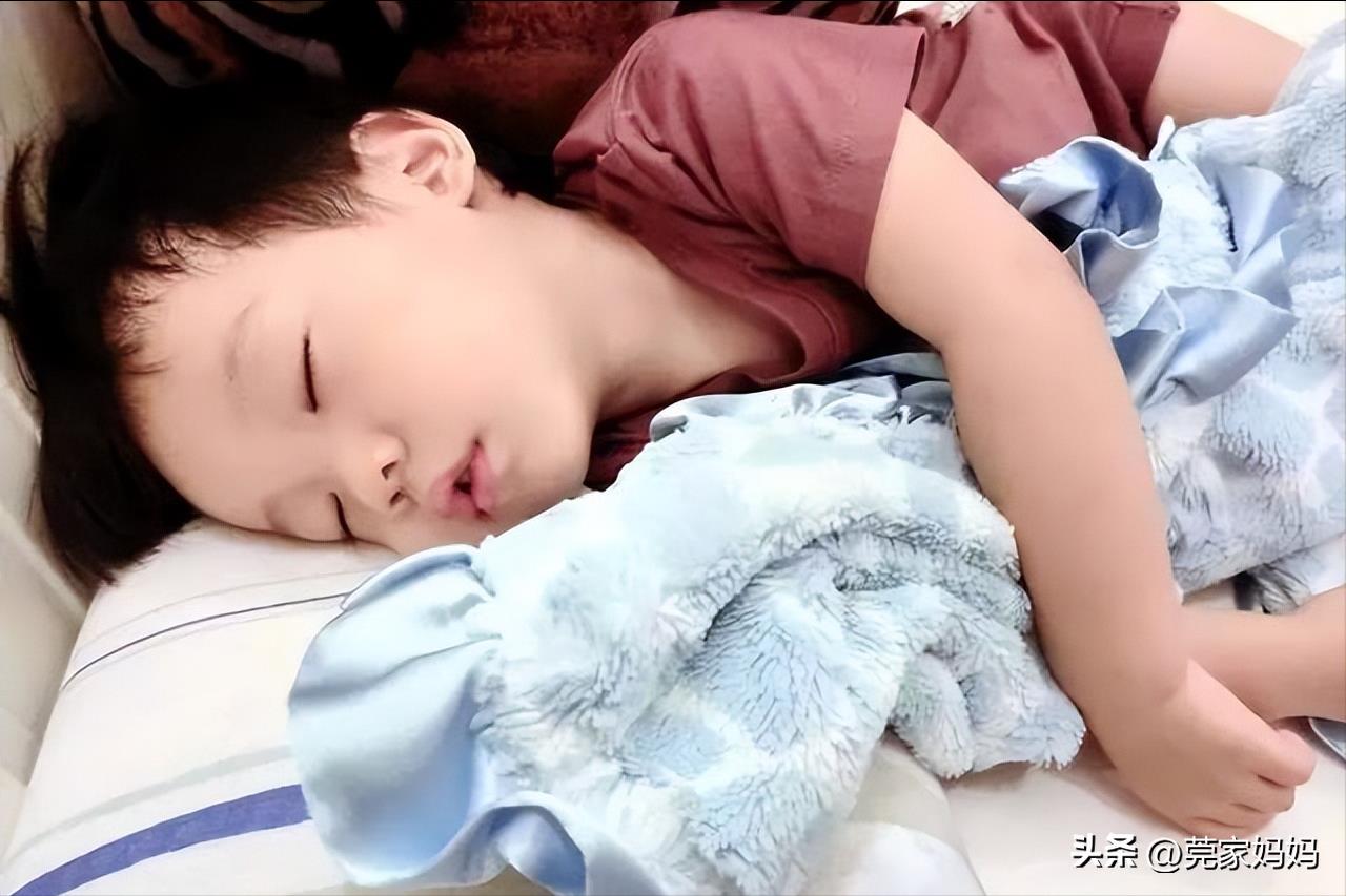 4一8歲兒童睡袋防踢被（天涼了孩子老踢被？原因不僅僅是熱，5招應對讓娃安睡一整晚）