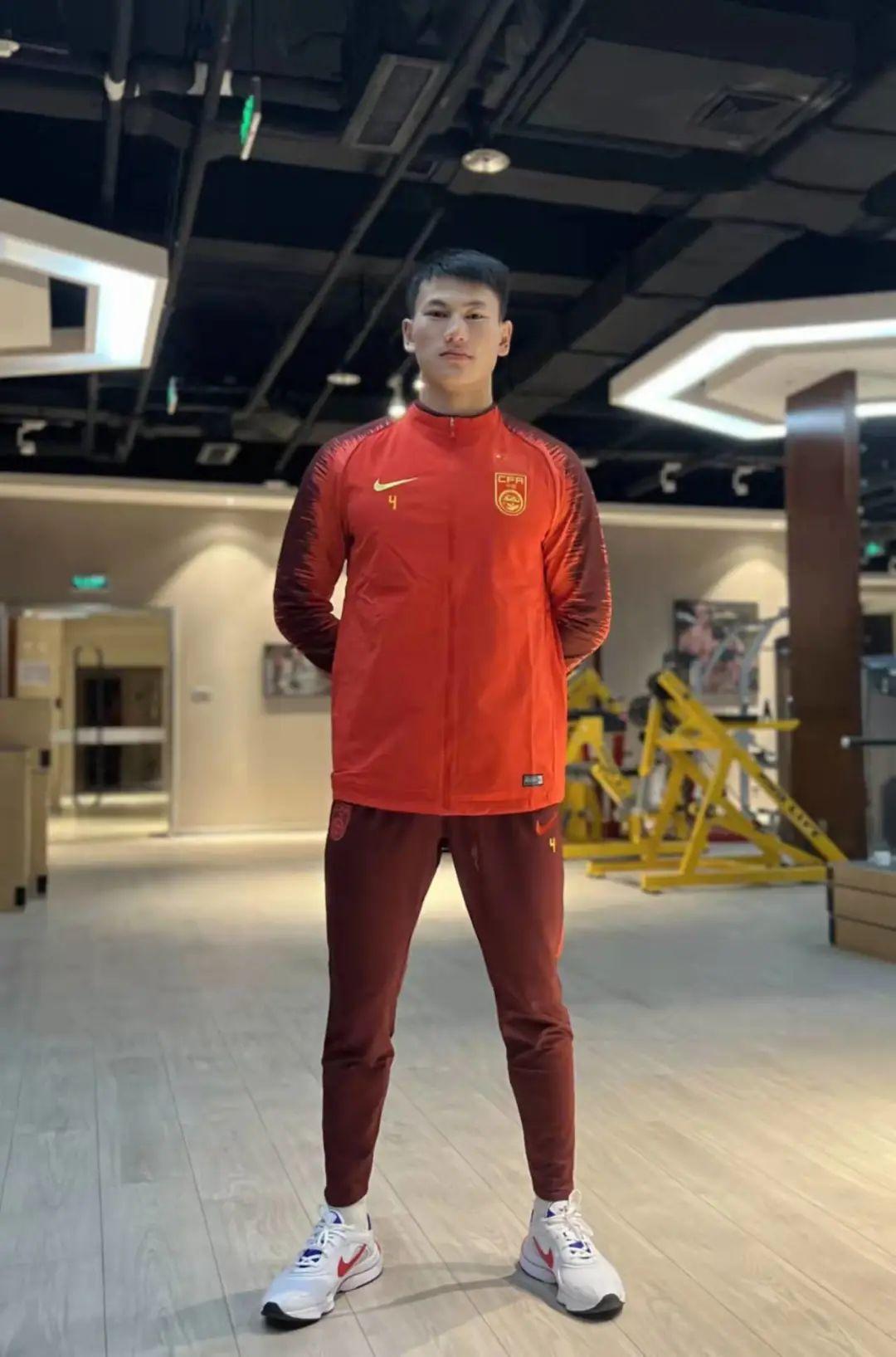 王博足球運(yùn)動員（喜報(bào)！郴州奶滴噶入選中國國家男子足球隊(duì)）