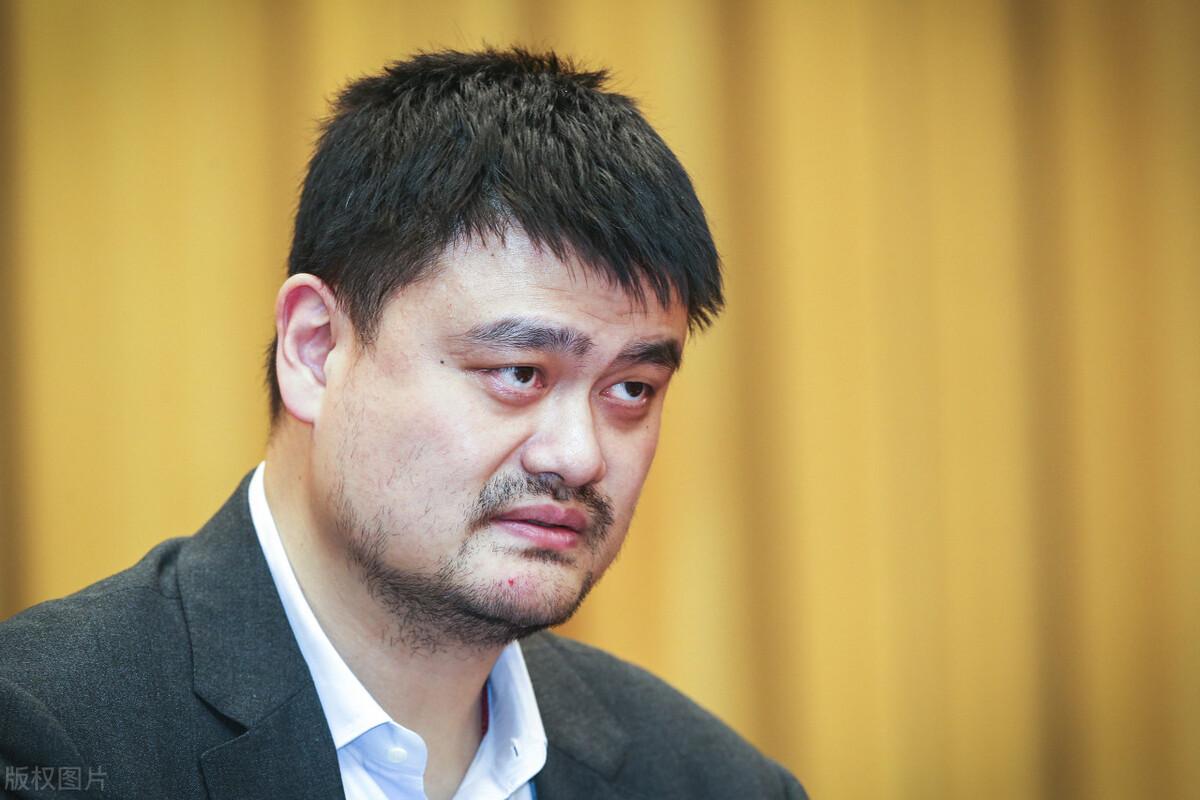 胡明軒墊腳幾次（被胡明軒墊腳受傷，郭艾倫發聲表達不滿，杜鋒愛徒屢教不改）