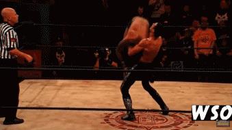 wwe2010（十大兇殘WWE招式，已經全部被禁用，最后一招中了至少住院一個月）