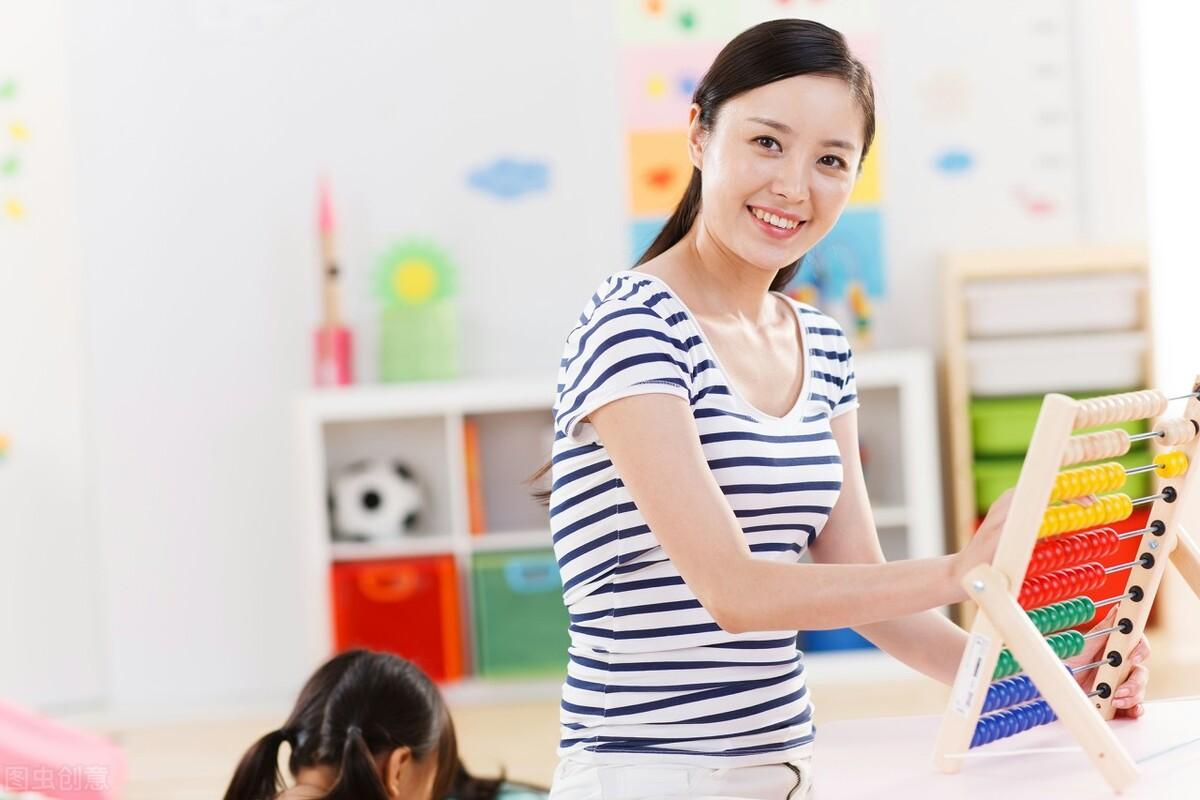 如何上好足球課論文（幼兒園小班教學論文：幼兒園足球教學的開展）