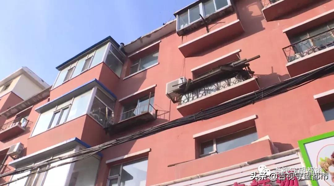 長春守望都市現(xiàn)場（今天上午，長春一行人被高空拋下酒瓶砸頭）