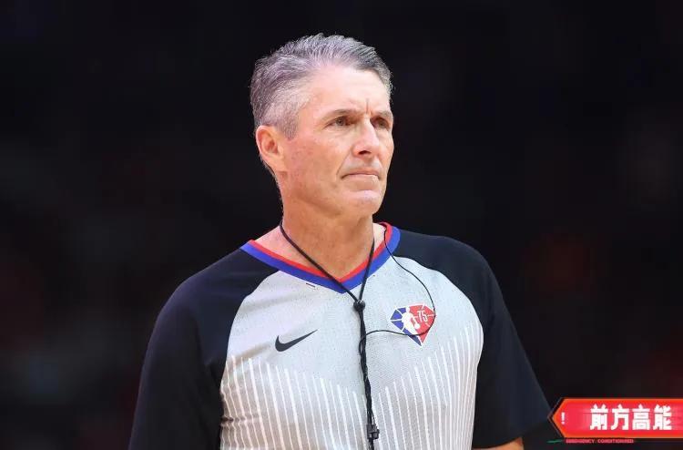 nba惡意犯規標準（霍福德一級惡意犯規，為啥一罰一擲？詳細解讀來了）