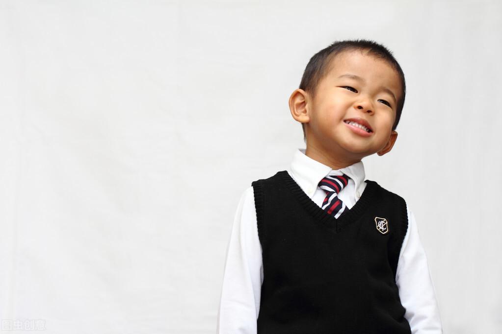 如何上好足球課論文（幼兒園小班教學論文：幼兒園足球教學的開展）