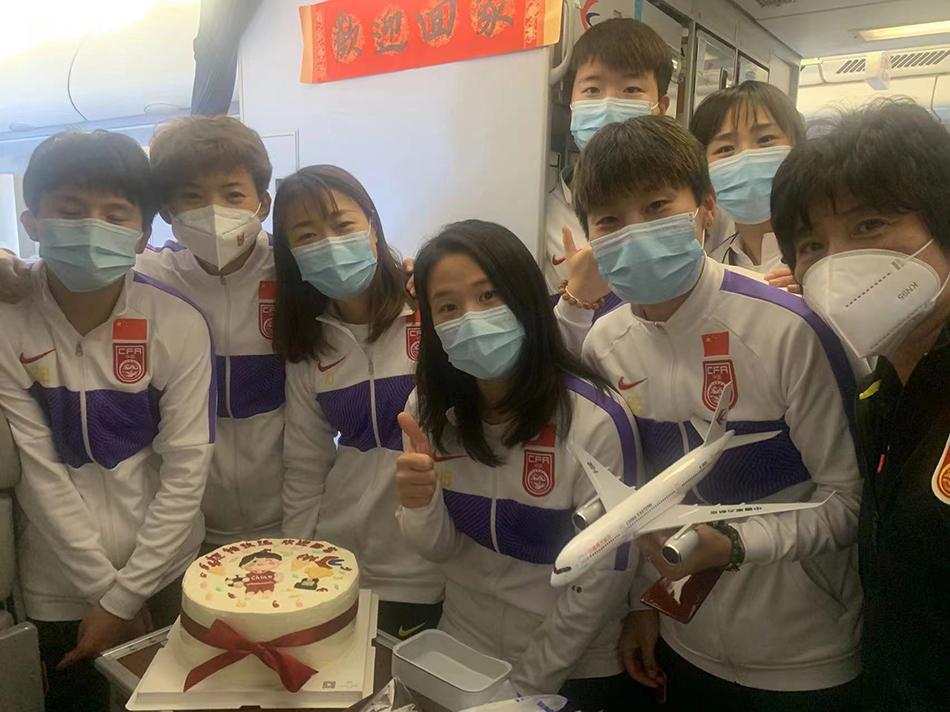 中國女足什么時候回國（凱旋｜冠軍歸來！中國女足搭乘包機回國，今晚抵滬）