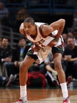 字母哥SS級（NBA大長腿分4個等級：麥迪A級，字母哥跟腱34厘米SS，那SSS多猛？）