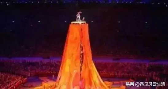08年北京奧運(yùn)會(huì)開(kāi)幕式花了多少錢(qián)（中國(guó)舉辦北京奧運(yùn)會(huì)花費(fèi)3000億，到底是賺了還是虧了？）